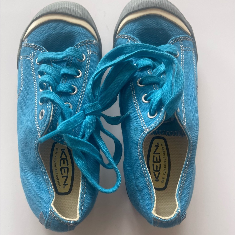 EUC KEEN Kids Bright Blue Canvas Shoes